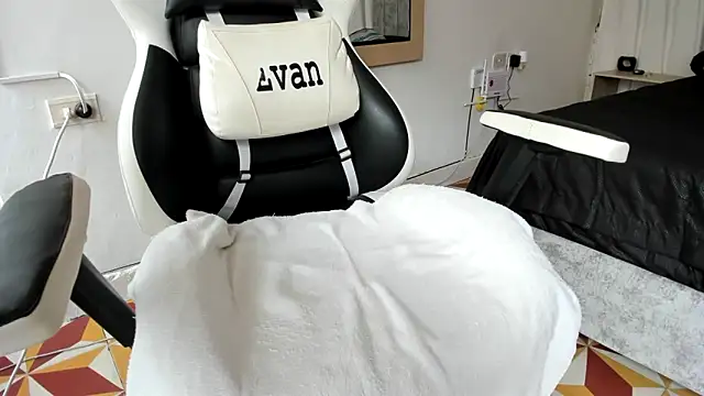 Snapshot of Valerioe chatting on 8, 3, 2025 Valerioe online show from 8, 3, 2025