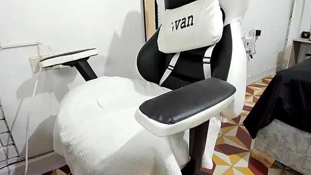 Snapshot of Valerioe chatting on 13, 3, 2025 Valerioe online show from 13, 3, 2025