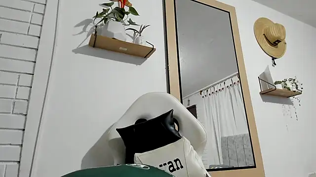 Snapshot of Valerioe chatting on 2, 10, 2025 Valerioe online show from 2, 10, 2025