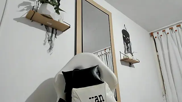 Snapshot of Valerioe chatting on 9, 10, 2025 Valerioe online show from 9, 10, 2025