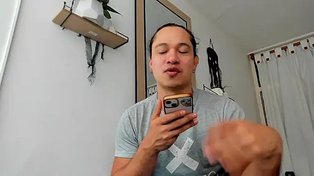 Snapshot of Valerioe chatting on 10, 10, 2025 Valerioe online show from 10, 10, 2025