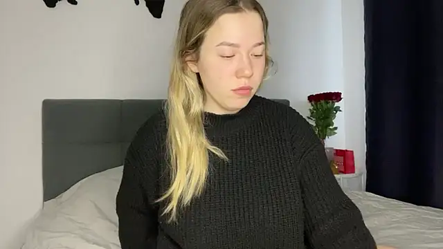 Embersweetbunny online show from 7, 2, 2025