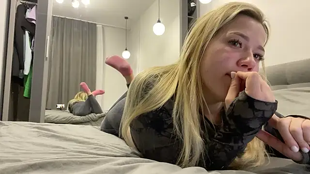 Embersweetbunny online show from 22, 10, 2025