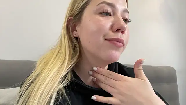 Embersweetbunny online show from 4, 11, 2025