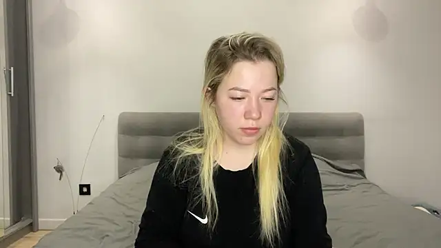 Embersweetbunny online show from 5, 12, 2025