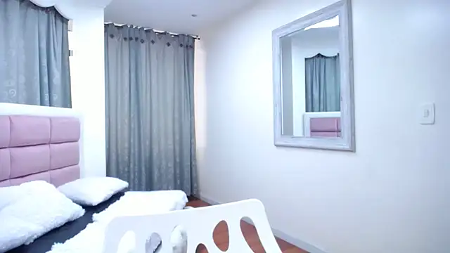 IssadoraJames online show from 17, 12, 2024