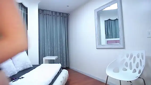 IssadoraJames online show from 21, 1, 2025