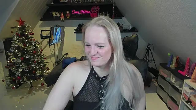 caro kitten online show from 19, 12, 2025