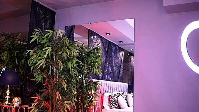 Snapshot of NicoleCellini chatting on 6, 1, 2026 NicoleCellini online show from 6, 1, 2026