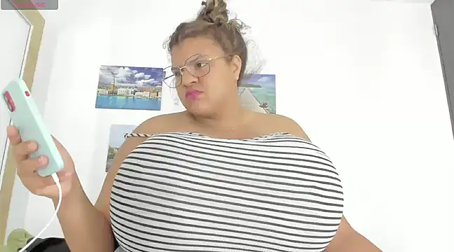 Snapshot of bigmom69_ chatting on 12, 12, 2024 bigmom69  online show from 12, 12, 2024