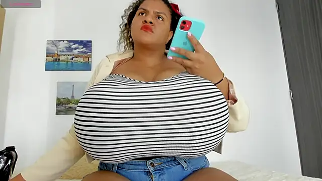 Snapshot of bigmom69_ chatting on 9, 9, 2025 bigmom69  online show from 9, 9, 2025