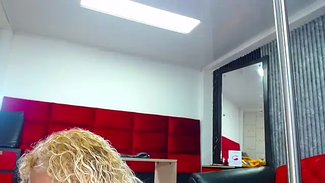 Snapshot of SWEETKAREN chatting on 7, 3, 2026 SWEETKAREN online show from 7, 3, 2026