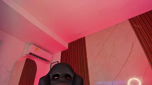 Snapshot of Emiilycollins chatting on 12, 12, 2024 Emiilycollins online show from 12, 12, 2024