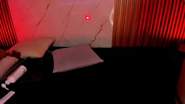 Snapshot of Emiilycollins chatting on 12, 1, 2025 Emiilycollins online show from 12, 1, 2025