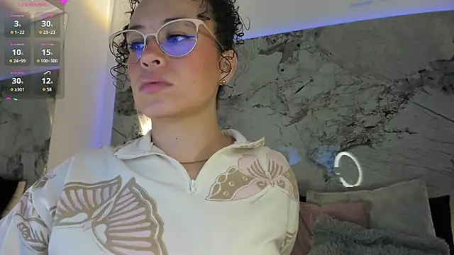 LIZ HOLMES online show from 17, 12, 2025