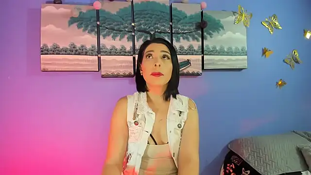 Snapshot of AdelleLennox_cg chatting on 5, 2, 2025 AdelleLennox cg online show from 5, 2, 2025