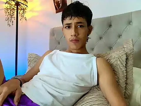 Ostin18hot online show from 2, 12, 2025