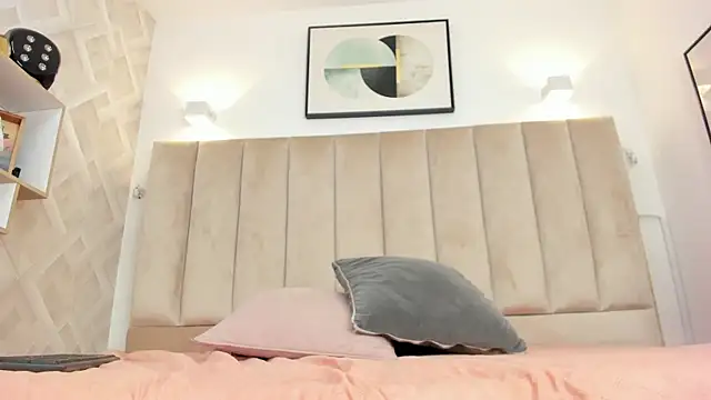 Snapshot of Anniie_Queen chatting on 12, 4, 2026 Anniie Queen online show from 12, 4, 2026