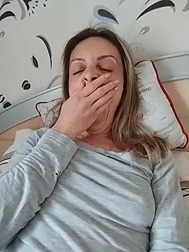 SophyGirl online show from 13, 5, 2026