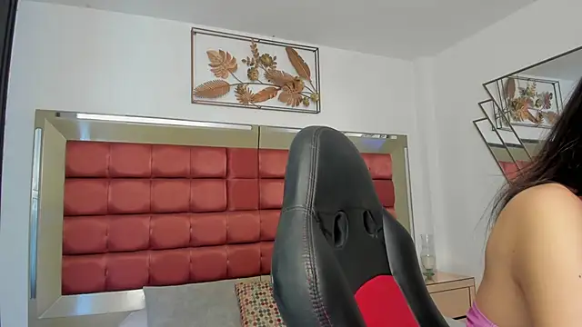 Snapshot of FaloonRoussel chatting on 10, 6, 2026 FaloonRoussel online show from 10, 6, 2026