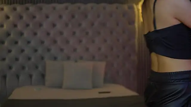 Snapshot of AmelyNoir chatting on 16, 12, 2025 AmelyNoir online show from 16, 12, 2025