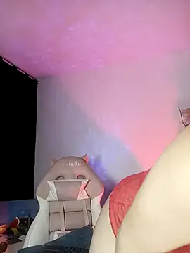 Snapshot of lovely_kitt chatting on 4, 11, 2025 lovely kitt online show from 4, 11, 2025