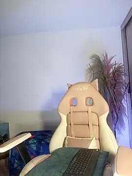 Snapshot of lovely_kitt chatting on 3, 12, 2025 lovely kitt online show from 3, 12, 2025