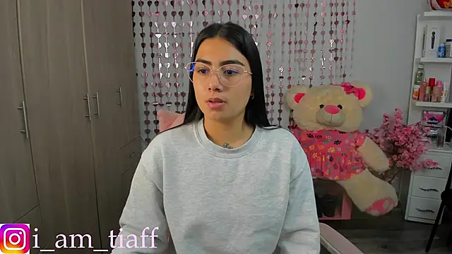 Snapshot of tifany_tay2 chatting on 21, 4, 2026 tifany tay2 online show from 21, 4, 2026