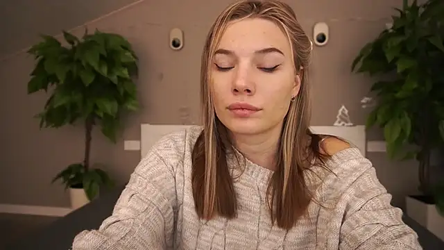 IceDanielles online show from 2, 1, 2025