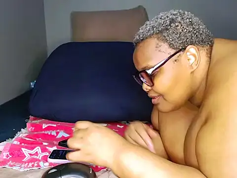 Snapshot of fatafricanqueen chatting on 11, 4, 2026 fatafricanqueen online show from 11, 4, 2026