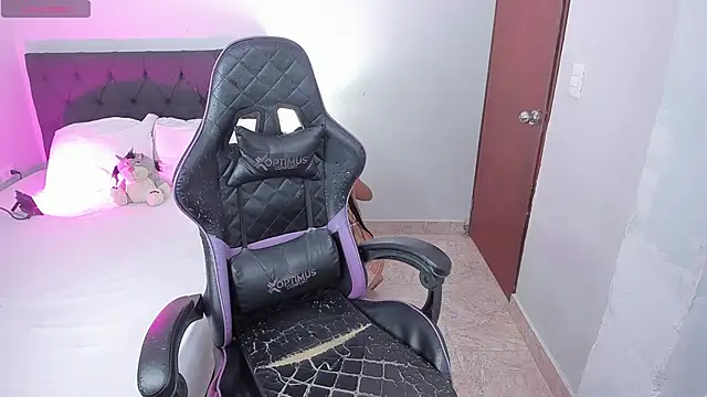 evelyn 23 online show from 9, 10, 2025