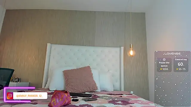 Snapshot of emily_parkerr chatting on 9, 4, 2026 emily parkerr online show from 9, 4, 2026