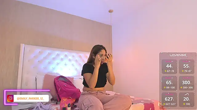 Snapshot of emily_parkerr chatting on 19, 4, 2026 emily parkerr online show from 19, 4, 2026