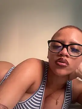 Snapshot of Charlotee_ chatting on 5, 1, 2025 Charlotee  online show from 5, 1, 2025