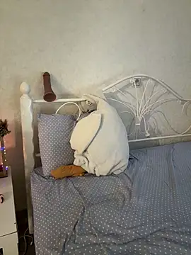 BeatriceTender online show from 16, 12, 2025