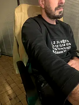 Snapshot of giorgakaci69 chatting on 28, 11, 2025 giorgakaci69 online show from 28, 11, 2025