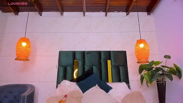 Taiissa  online show from 30, 1, 2025