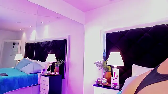 Holly Brensonexx  online show from 5, 2, 2025