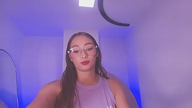 Snapshot of vale_ross_ chatting on 21, 4, 2026 vale ross online show from 21, 4, 2026