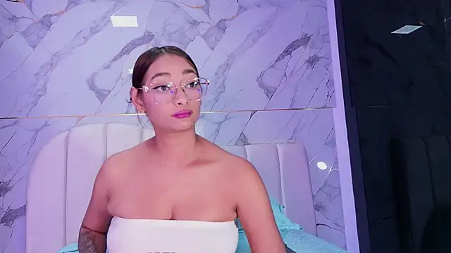 Snapshot of vale_ross_ chatting on 3, 5, 2026 vale ross online show from 3, 5, 2026