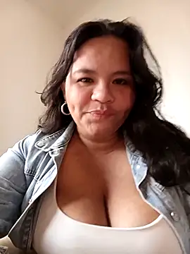 Snapshot of Julieta-tits chatting on 18, 4, 2026 Julieta-tits online show from 18, 4, 2026