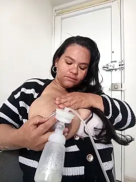 Snapshot of Julieta-tits chatting on 7, 5, 2026 Julieta-tits online show from 7, 5, 2026
