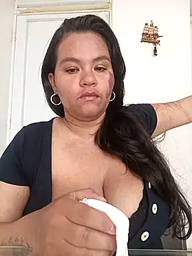 Snapshot of Julieta-tits chatting on 15, 5, 2026 Julieta-tits online show from 15, 5, 2026