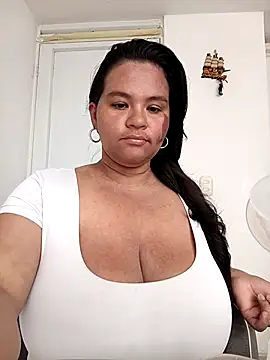 Snapshot of Julieta-tits chatting on 21, 5, 2026 Julieta-tits online show from 21, 5, 2026