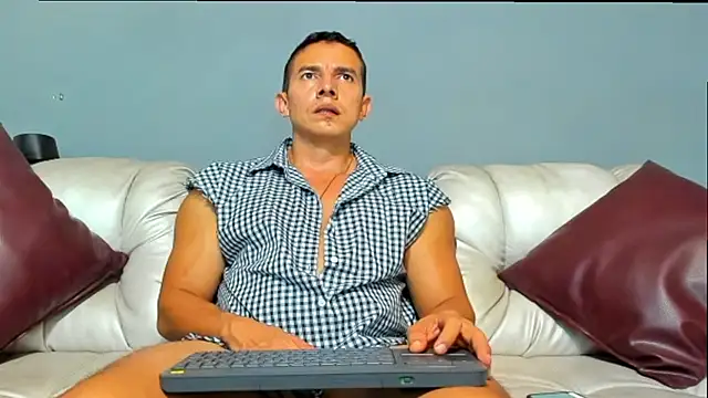 Snapshot of derekk_frostt chatting on 24, 5, 2026 derekk frostt online show from 24, 5, 2026
