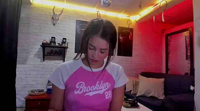 Kimmymadison- online show from 11, 12, 2024