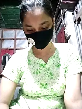 Snapshot of Aruyeshi- chatting on 7, 10, 2025 Aruyeshi- online show from 7, 10, 2025