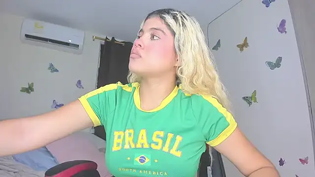 Snapshot of sofiacastillo01 chatting on 15, 11, 2025 sofiacastillo01 online show from 15, 11, 2025