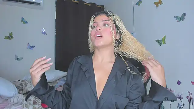 Snapshot of sofiacastillo01 chatting on 24, 11, 2025 sofiacastillo01 online show from 24, 11, 2025