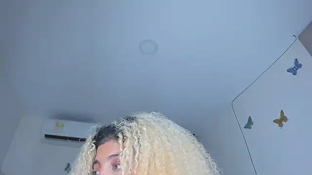 Snapshot of sofiacastillo01 chatting on 25, 11, 2025 sofiacastillo01 online show from 25, 11, 2025